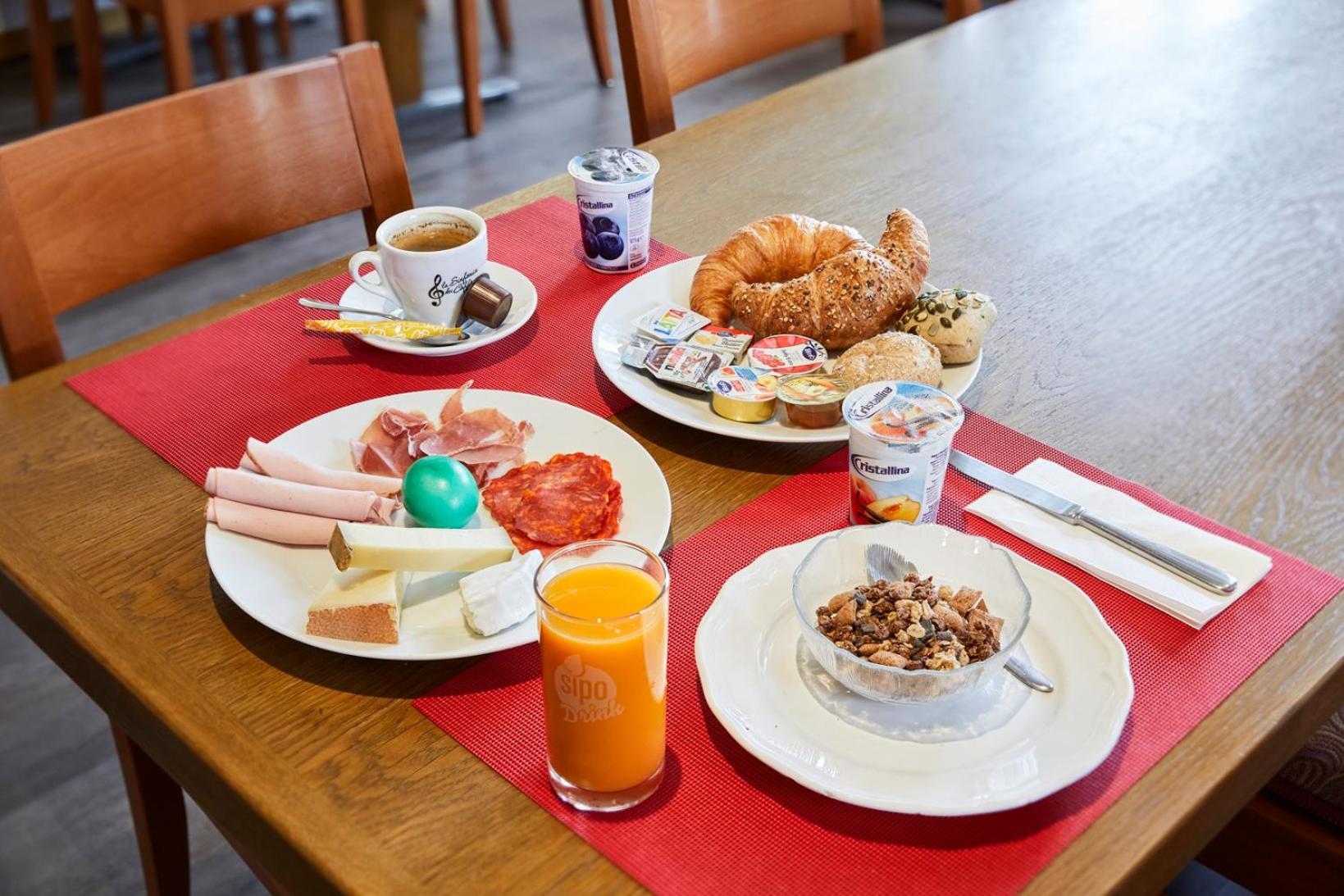 ברוג Hotel Rotes Haus מראה חיצוני תמונה